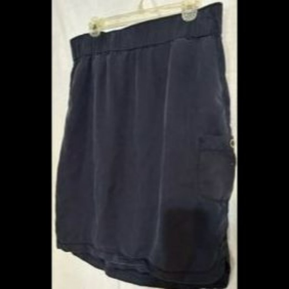 Liz Claiborne pull-on skirt, front/back pockets, navy, size L